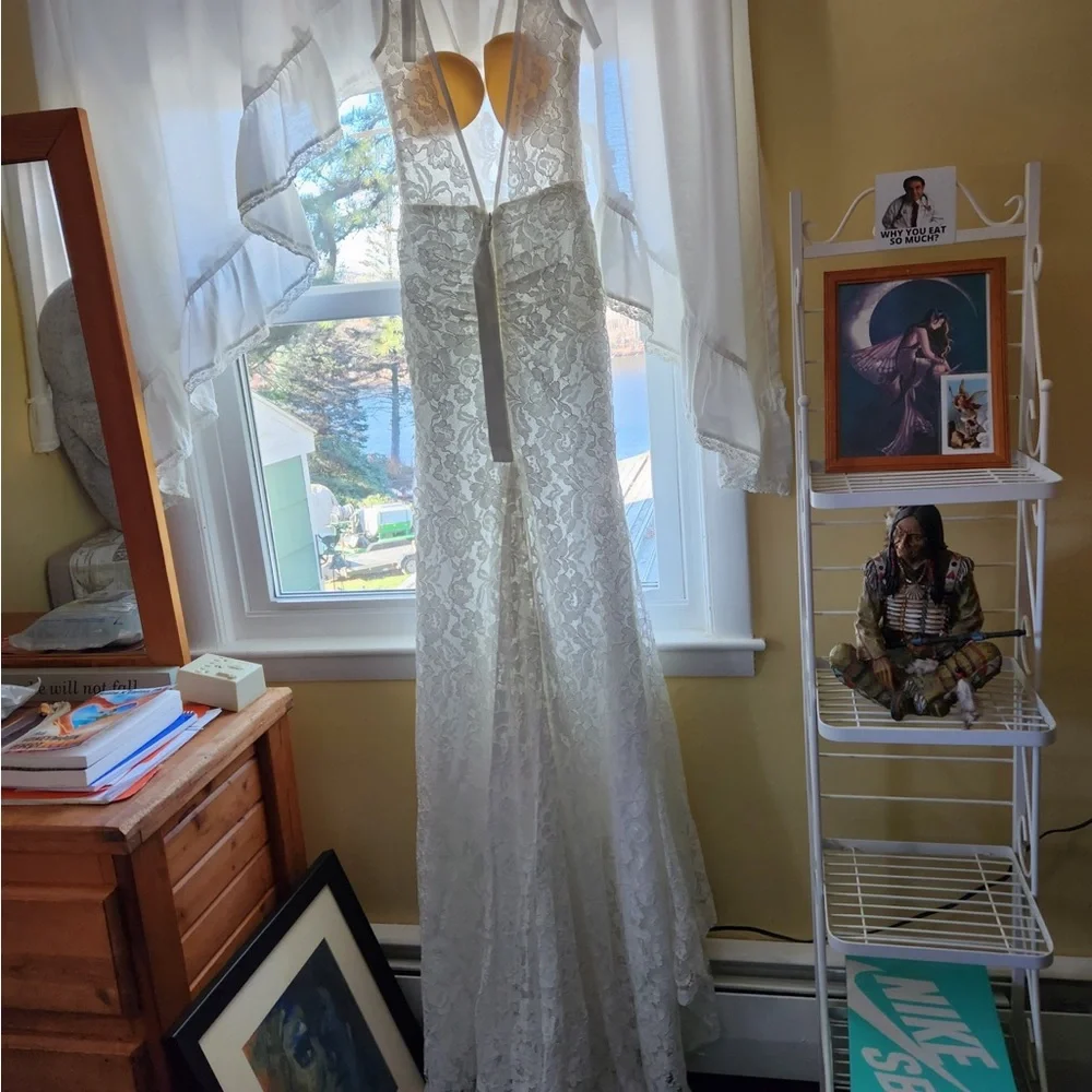 Wedding dress - Picture 2 of 2